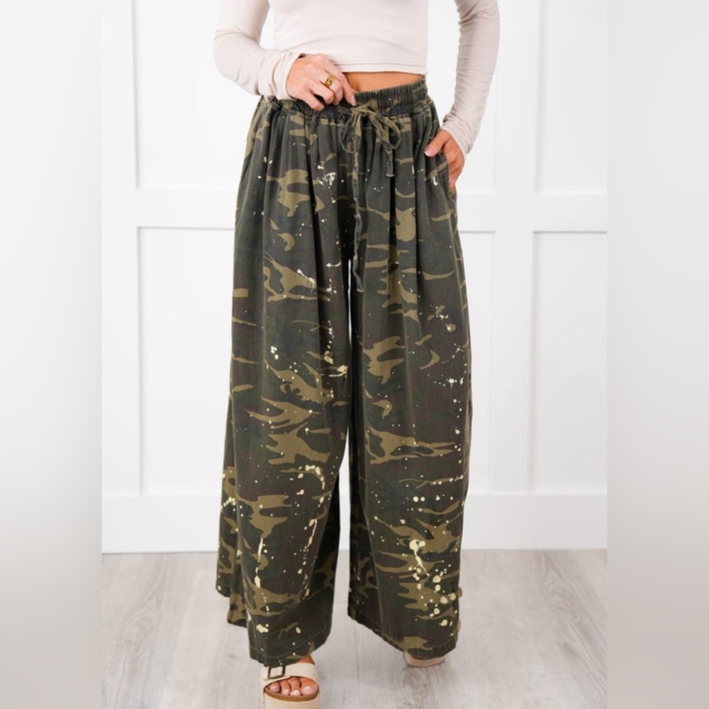 Oli & Hali camo pants